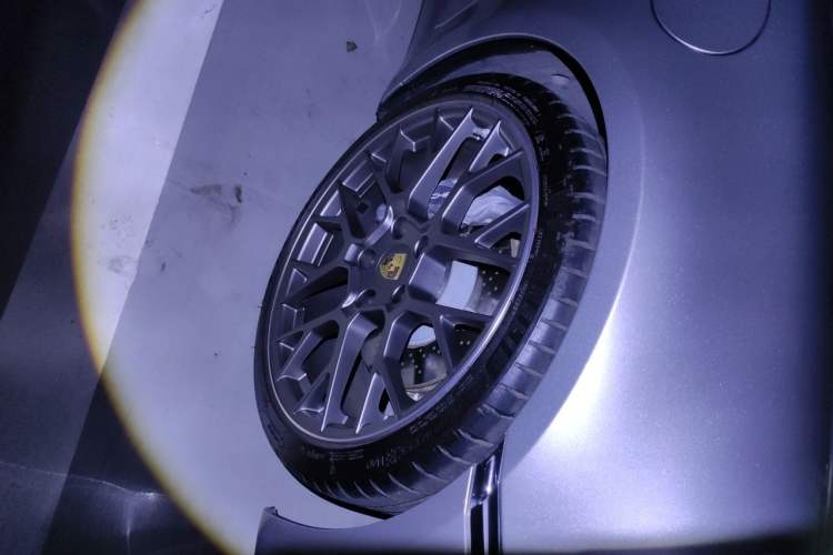 Used Porsche 911 2023 Carrera 3.0T Right Front Wheel Hub