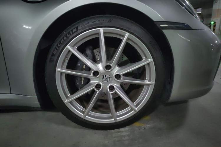 Used Porsche 911 2023 Carrera S 3.0T Right Front Wheel Hub