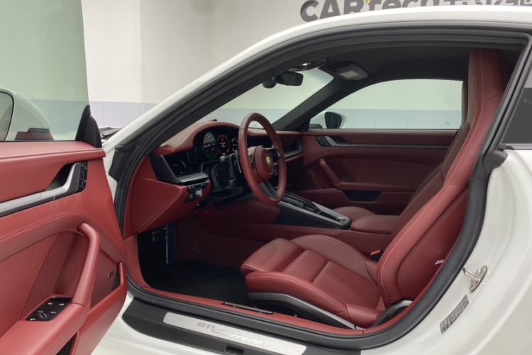 Used Porsche 911 2023 Carrera 3.0T Interior 3