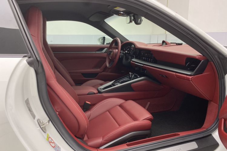 Used Porsche 911 2023 Carrera 3.0T Interior 4