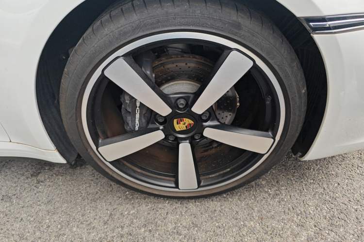 Used Porsche 911 2023 Carrera 3.0T Right Front Wheel Hub