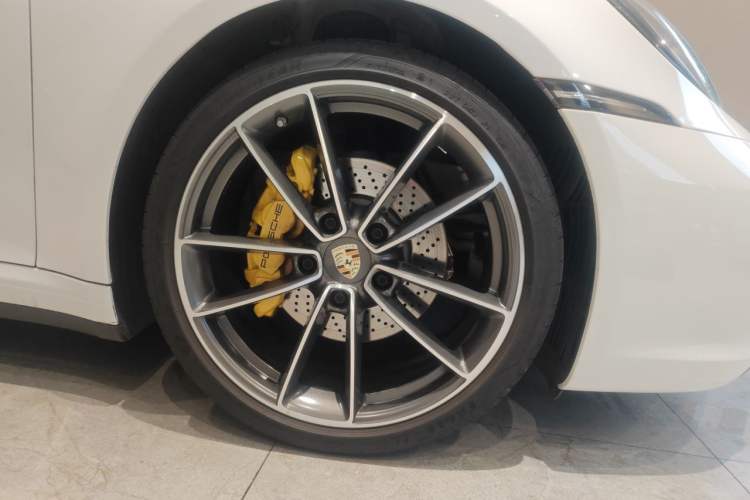 Used Porsche 911 2023 Targa 4 3.0T Right Front Wheel Hub