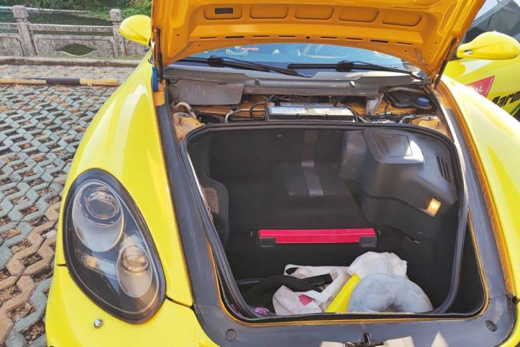 Used Porsche Boxster 2010 Boxster Spyder 3.4L Engine Bay Right
