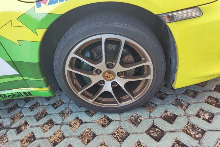 Used Porsche Boxster 2010 Boxster Spyder 3.4L Right Front Wheel Hub