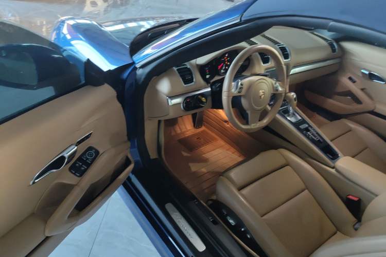 Used Porsche Boxster 2013 Boxster 2.7L Interior 3