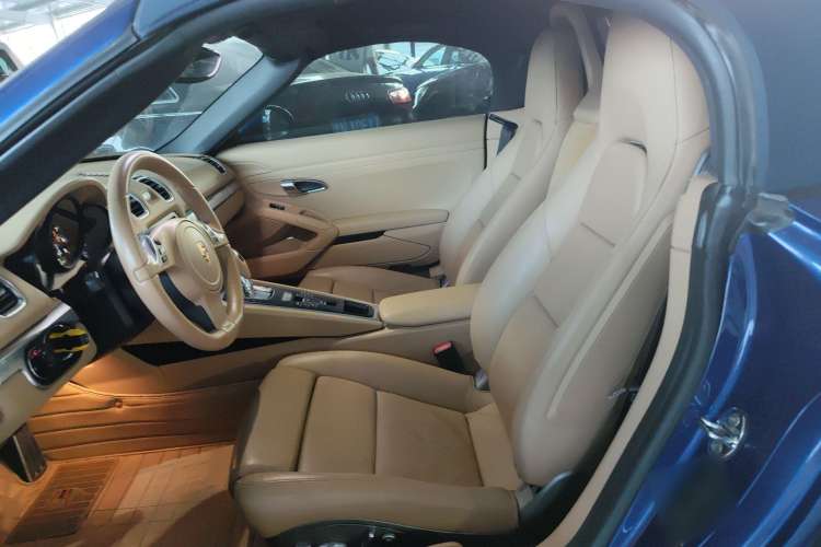 Used Porsche Boxster 2013 Boxster 2.7L Interior 4