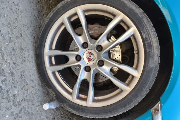 Used Porsche Boxster 2013 Boxster 2.7L Right Front Wheel Hub