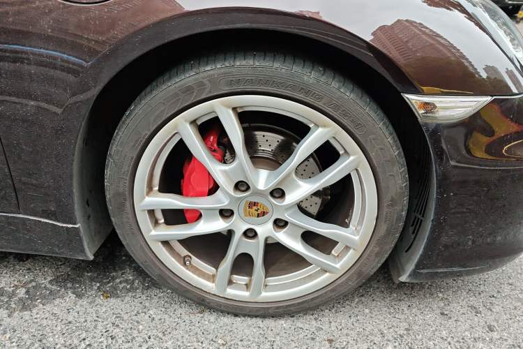Used Porsche Boxster 2013 Boxster 2.7L Right Front Wheel Hub