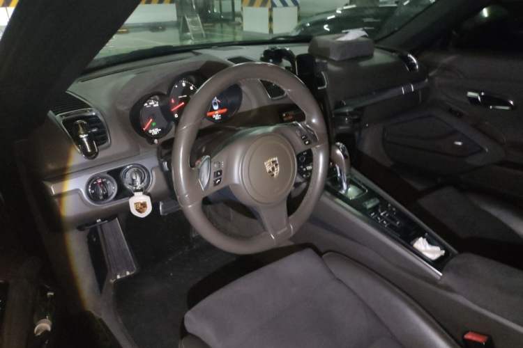 Used Porsche Boxster 2013 Boxster 2.7L Center Console