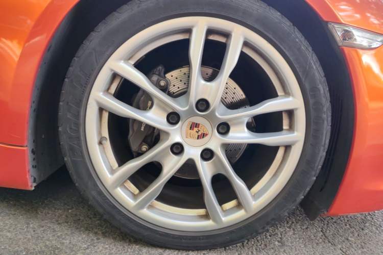 Used Porsche Boxster 2013 Boxster 2.7L Right Front Wheel Hub