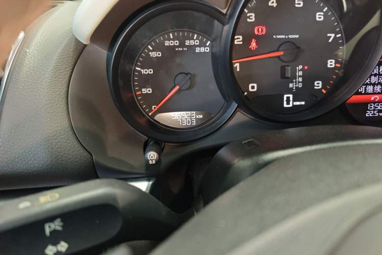Used Porsche Boxster 2013 Boxster 2.7L Odometer Close Up
