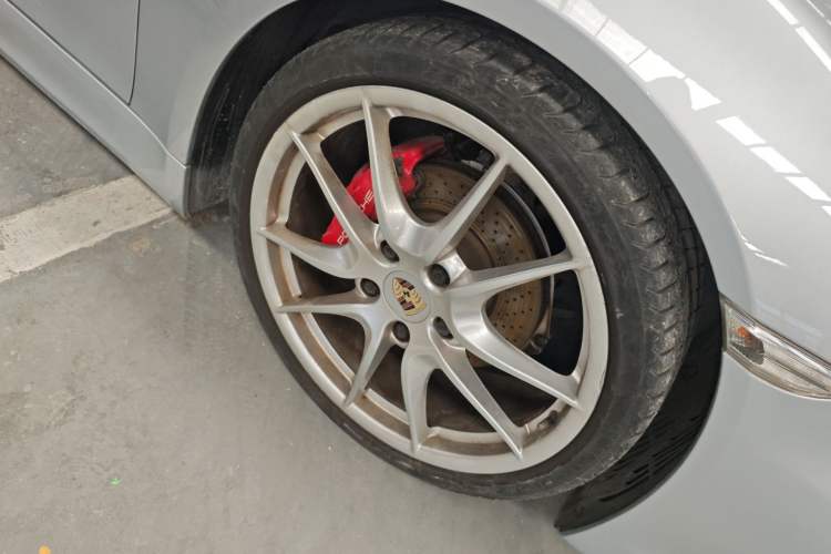Used Porsche Boxster 2013 Boxster 2.7L Right Front Wheel Hub