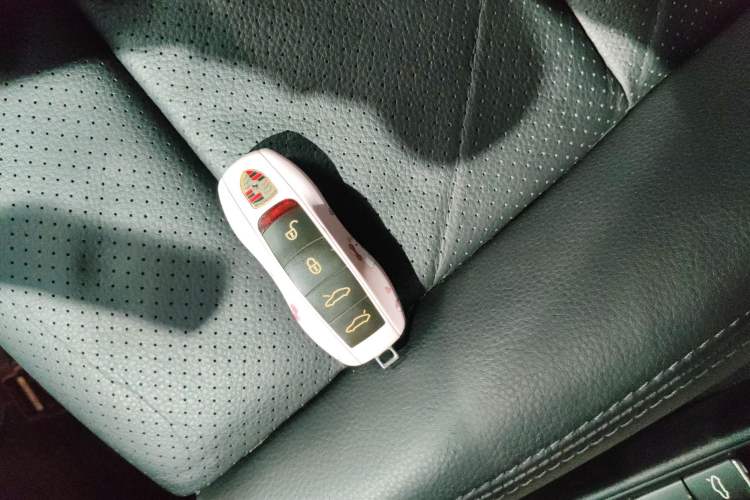 Used Porsche Boxster 2013 Boxster 2.7L Interior 1