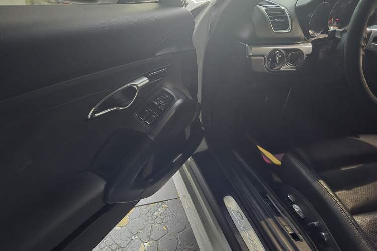 Used Porsche Boxster 2013 Boxster 2.7L Interior 4