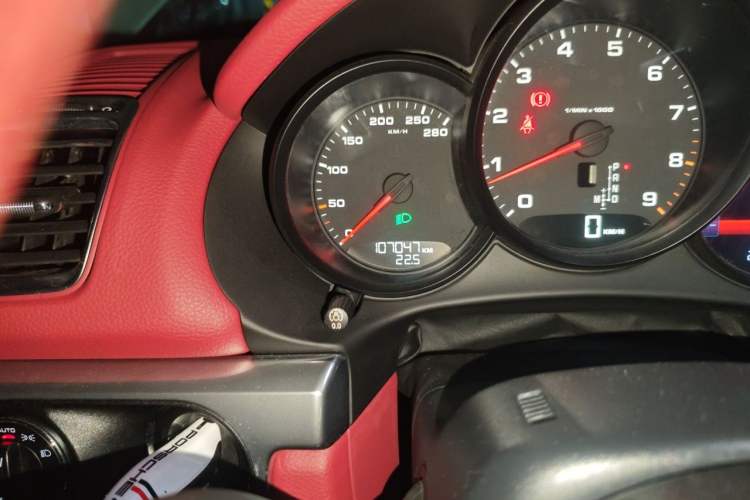 Used Porsche Boxster 2013 Boxster 2.7L Odometer Close Up
