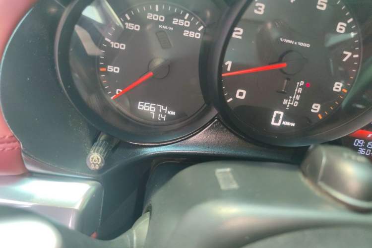 Used Porsche Boxster 2013 Boxster 2.7L Odometer Close Up