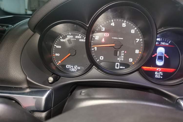 Used Porsche Boxster 2013 Boxster 2.7L Odometer Close Up
