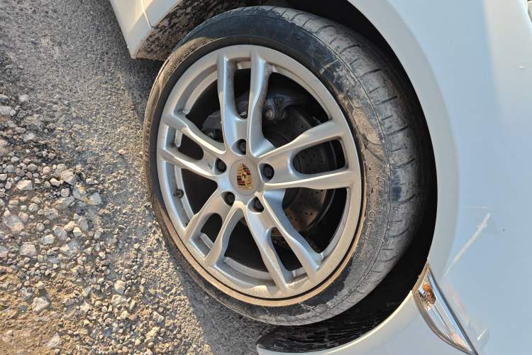 Used Porsche Boxster 2013 Boxster 2.7L Right Front Wheel Hub