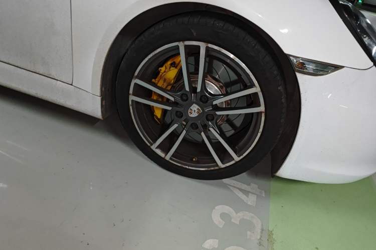 Used Porsche Boxster 2013 Boxster 2.7L Right Front Wheel Hub