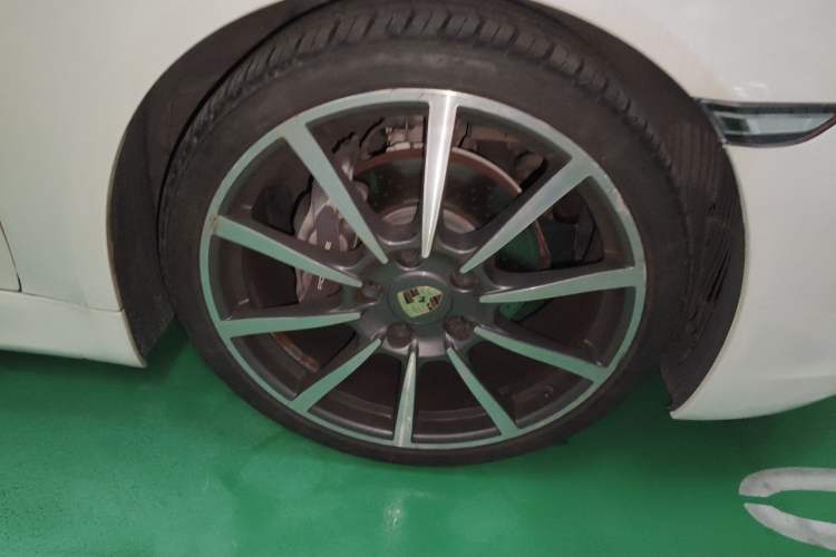 Used Porsche Boxster 2013 Boxster 2.7L Right Front Wheel Hub