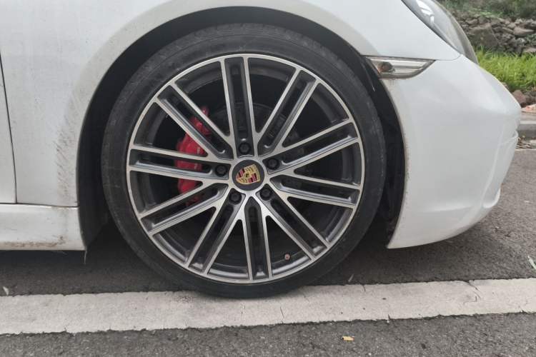 Used Porsche Boxster 2013 Boxster 2.7L Right Front Wheel Hub