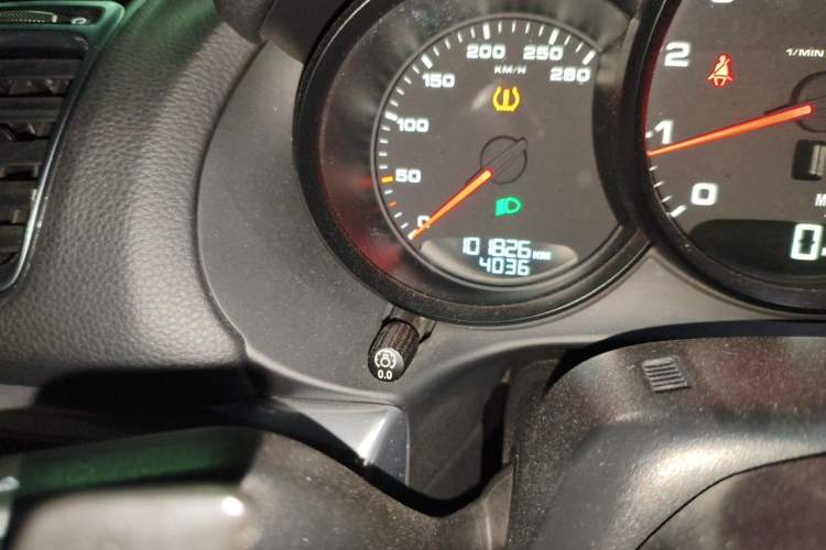 Used Porsche Boxster 2013 Boxster 2.7L Odometer Close Up