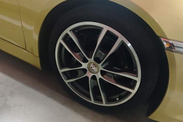 Used Porsche Boxster 2013 Boxster 2.7L Right Front Wheel Hub