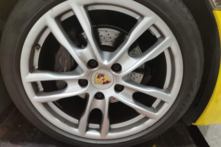 Used Porsche Boxster 2013 Boxster 2.7L Right Front Wheel Hub