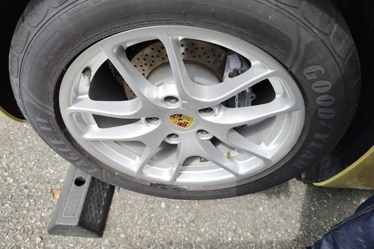 Used Porsche Boxster 2013 Boxster 2.7L Right Rear Wheel Hub