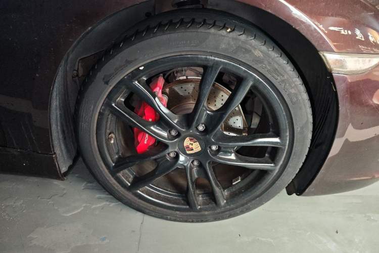 Used Porsche Boxster 2015 Boxster Style Edition 2.7L Right Front Wheel Hub