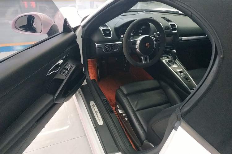 Used Porsche Boxster 2015 Boxster Style Edition 2.7L Interior 3