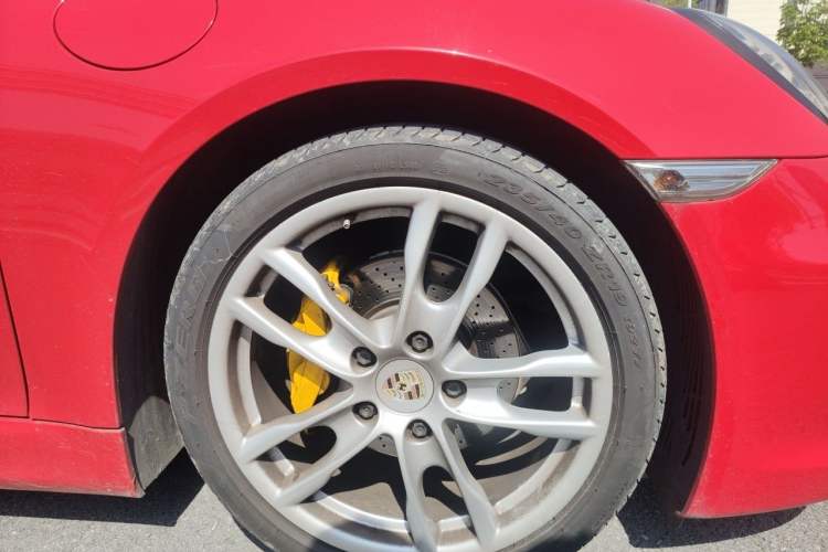 Used Porsche Boxster 2015 Boxster Style Edition 2.7L Right Front Wheel Hub