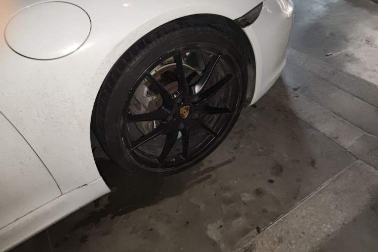 Used Porsche Boxster 2015 Boxster Style Edition 2.7L Right Front Wheel Hub