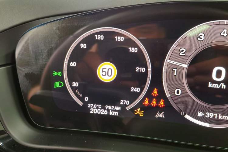 Used Porsche Cayenne 2024 Cayenne 3.0T Odometer Close Up