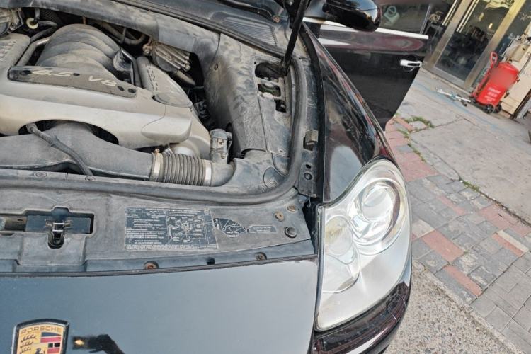 Used Porsche Cayenne  Engine Bay Left