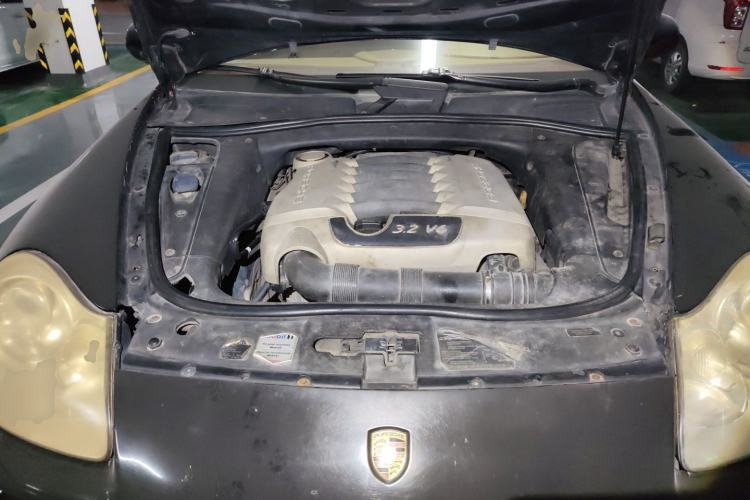 Used Porsche Cayenne 2006 Cayenne 3.2L AT Engine Bay