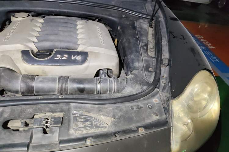 Used Porsche Cayenne 2006 Cayenne 3.2L AT Engine Bay Left