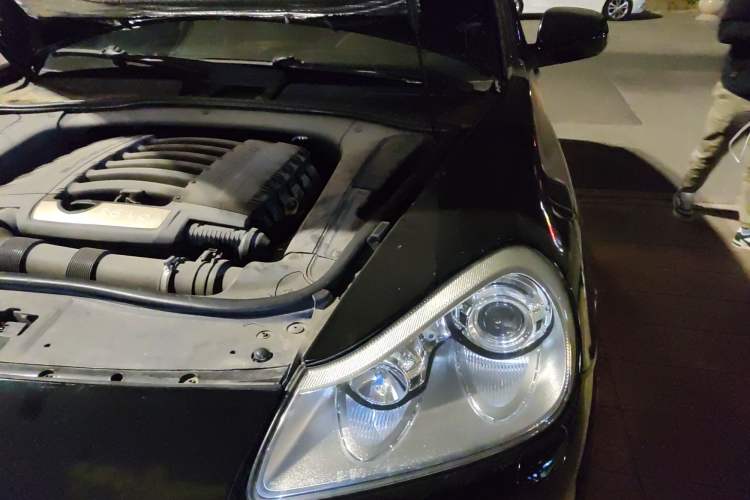 Used Porsche Cayenne 2006 Cayenne 3.2L AT Engine Bay Left