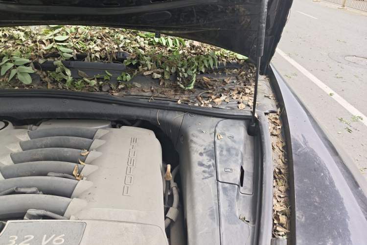 Used Porsche Cayenne 2006 Cayenne 3.2L AT Engine Bay Left