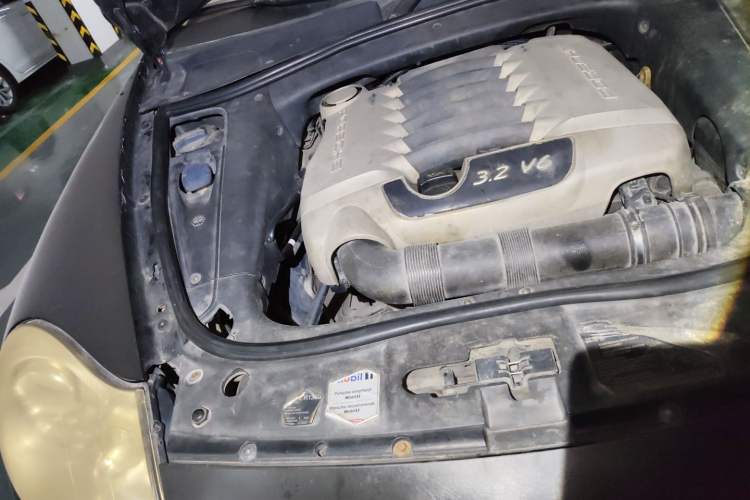 Used Porsche Cayenne 2006 Cayenne 3.2L AT Engine Bay Right
