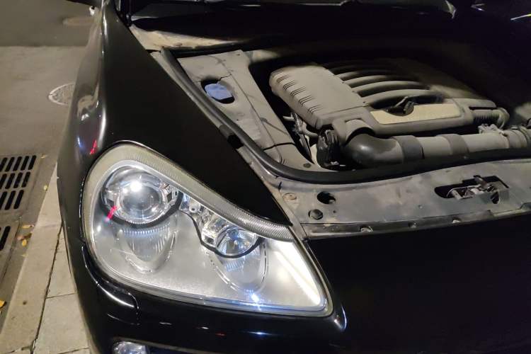 Used Porsche Cayenne 2006 Cayenne 3.2L AT Engine Bay Right