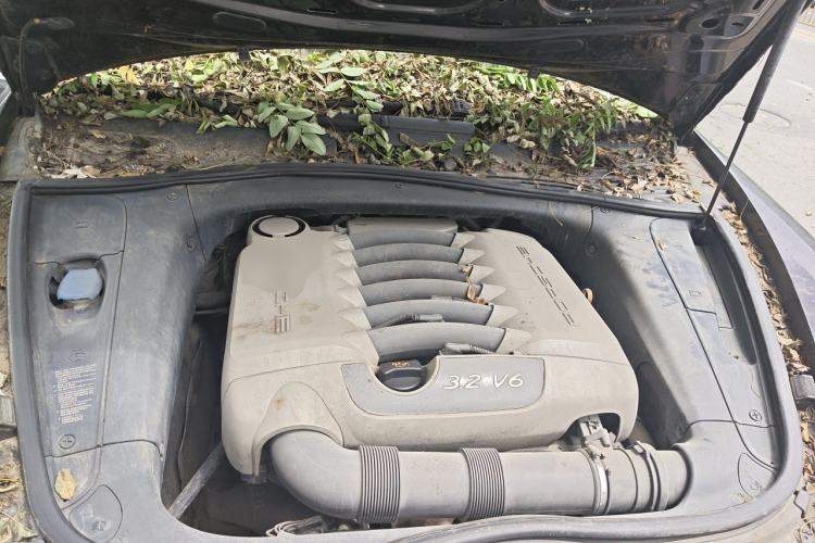 Used Porsche Cayenne 2006 Cayenne 3.2L AT Engine Bay