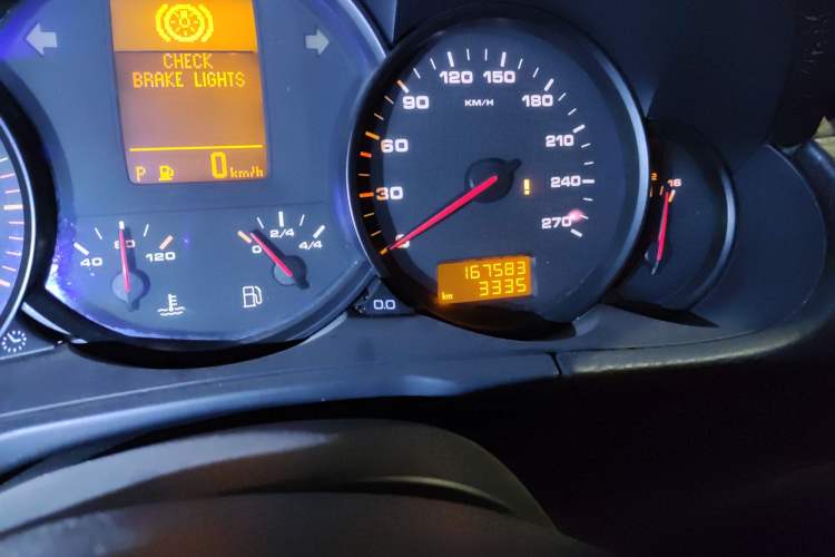 Used Porsche Cayenne 2006 Cayenne 3.2L AT Odometer Close Up