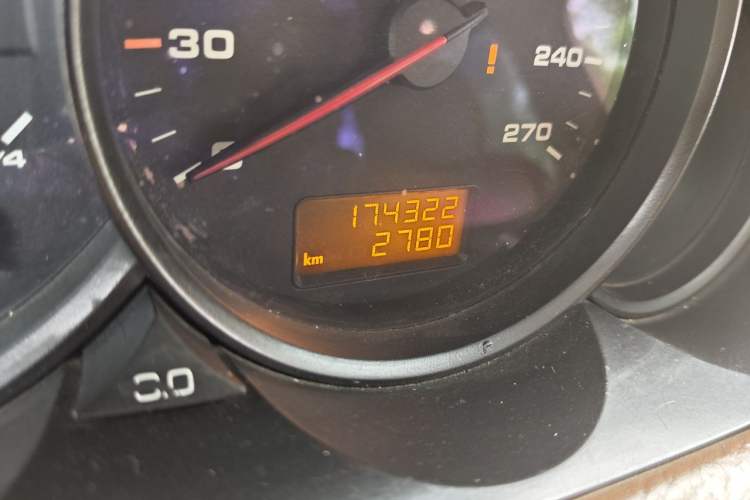 Used Porsche Cayenne 2006 Cayenne 3.2L AT Odometer Close Up