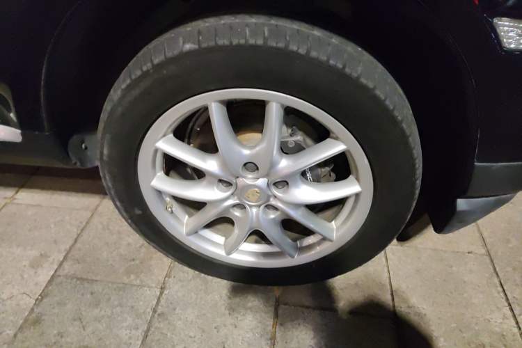Used Porsche Cayenne 2006 Cayenne 3.2L AT Right Front Wheel Hub