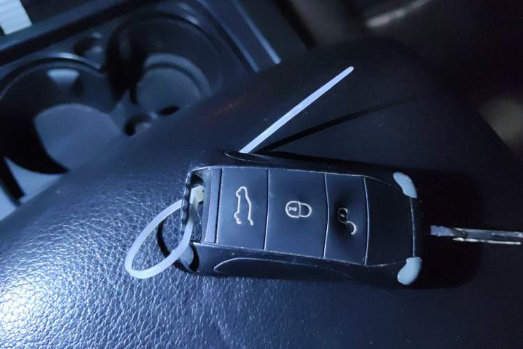 Used Porsche Cayenne 2006 Cayenne 3.2L AT Vehicle Key