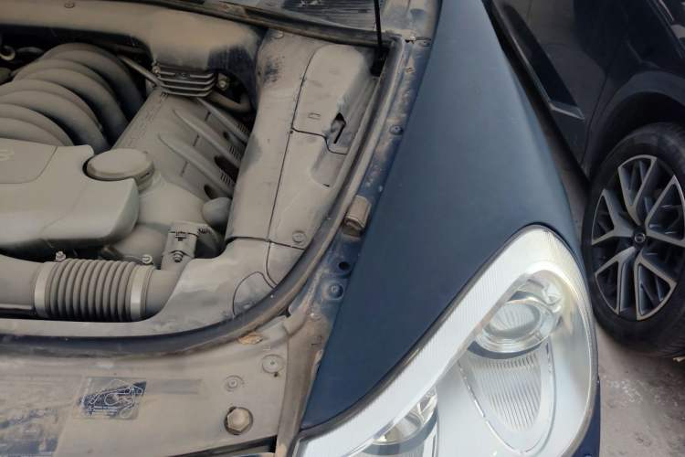 Used Porsche Cayenne 2006 Cayenne S 4.5L AT Engine Bay Left