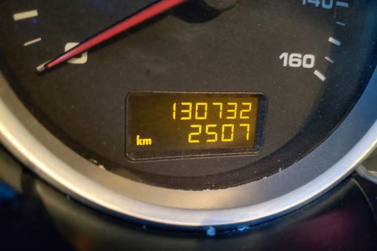 Used Porsche Cayenne 2006 Cayenne S 4.5L AT Odometer Close Up