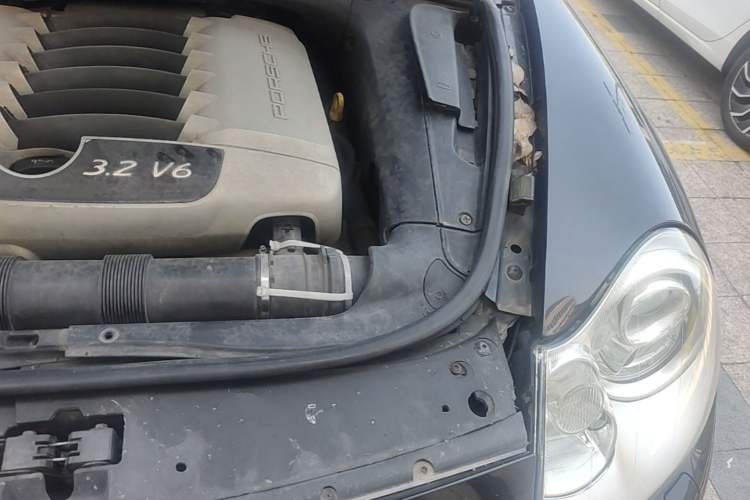 Used Porsche Cayenne 2006 Cayenne 3.2L AT Engine Bay Left