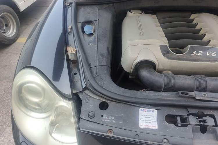 Used Porsche Cayenne 2006 Cayenne 3.2L AT Engine Bay Right